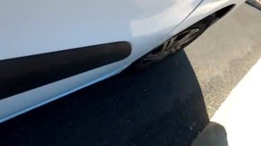 Turistler Fuerteventura adasının iç ve çöl bölgelerinden geçiyor.