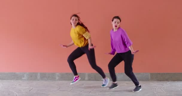 Young Women Practice Front Camera Rehearsing Modern Dance Choreography — Stock Video
