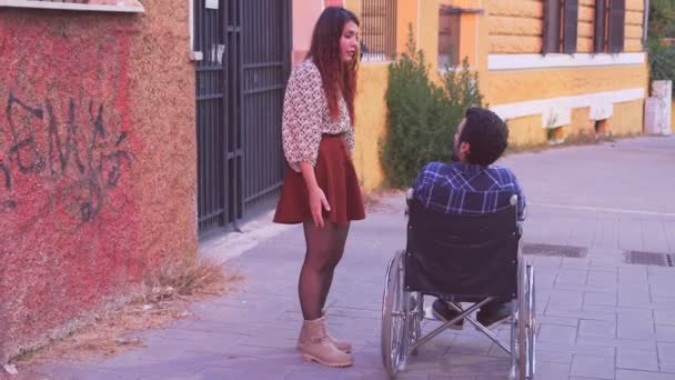 Zerwanie Kłótnia Kobieta Kłóci Się Chłopakiem Niepełnosprawnym Wychodzi — Wideo stockowe