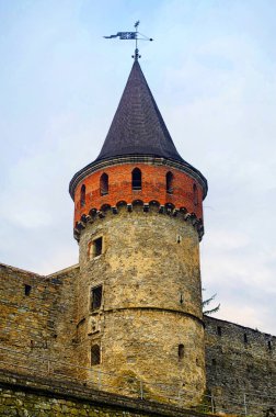 Antik şatonun kulesi