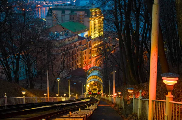 Nocne Miasto Jasne Światła Transport — Zdjęcie stockowe