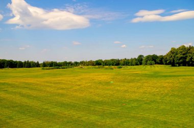 Golf sahası bir ülkenin konutunda.