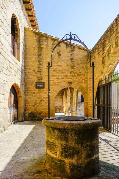 Sos del Rey Catolico caddesinde bir taş kuyusu.