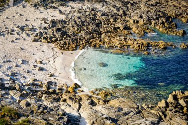 Galiçya sahilinde bir koy.