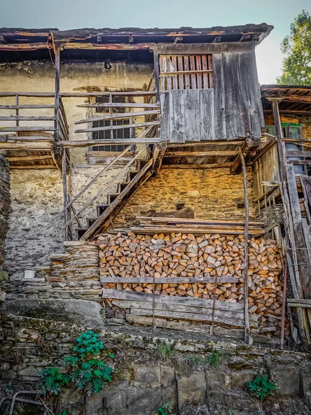 Antigua Casa Con Piedra Madera Una Zona Rural — Foto de Stock