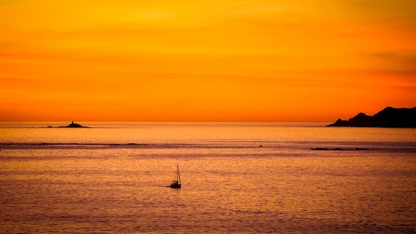 Durgun Denizde Turuncu Renkler — Stok fotoğraf