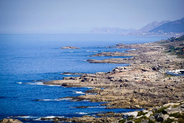 Kayalıkları Sakin Denizi Olan Galiçya Kıyıları — Stok fotoğraf