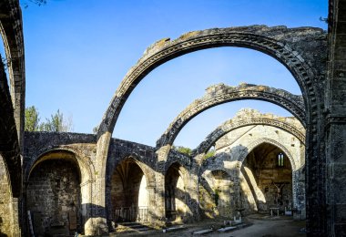 Combarro Mezarlığı kilise ve kasabadan bir kilometre uzaklıkta.