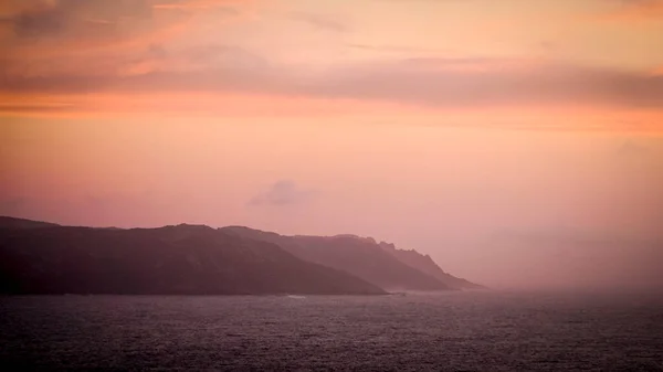 Galiçya Kıyısındaki Kayalıklarda Turuncu Gün Batımı — Stok fotoğraf