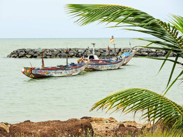 Cayucos Afrykańskim Wybrzeżu Senegalu — Zdjęcie stockowe