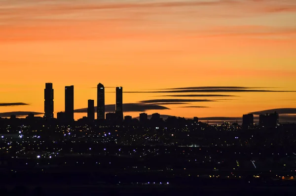 Panoramisch Uitzicht Skyline Van Madrid Bij Zonsondergang Met Gekleurde Wolken — Stockfoto