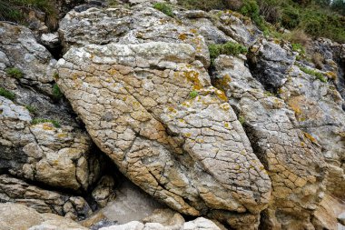 granitic stones cracked by erosion