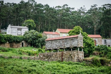 hrreo, gıda depolama ve onu nemden ve hayvanlardan uzak tutma amaçlı inşaat tüketim için ideal durumda tutmak için tasarlanmıştır.