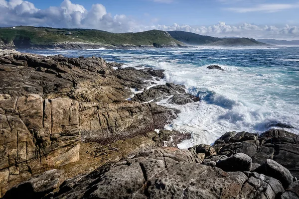Kayalıkları Kayaları Bulutları Olan Galiçya Kıyıları — Stok fotoğraf