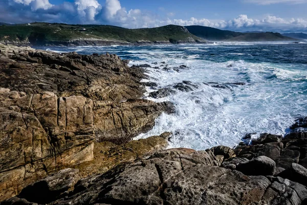 Costa Galiziana Con Scogliere Rocce Nuvole Sullo Sfondo — Foto Stock