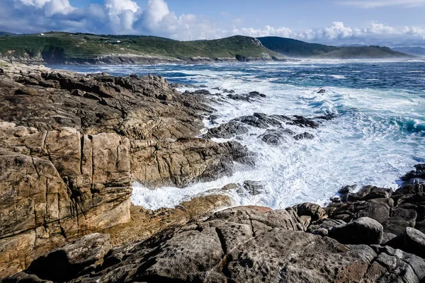 Kayalıkları Kayaları Bulutları Olan Galiçya Kıyıları — Stok fotoğraf