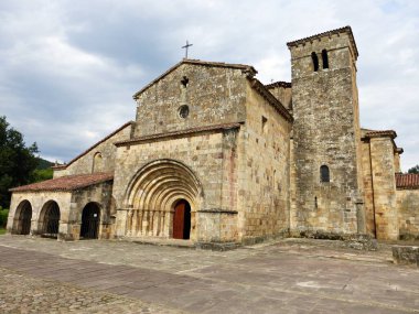 COLEGIATA ROMNICA DE LA SANTA CRUZ EN CASTAEDA, CANTABRIA