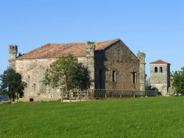 Antiguo Palacio Los Ceballos Argomilla Cantabria Utilizado Como Vaqueria — Fotografia de Stock