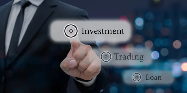 Zakenman Druk Investeringsoptie Touchscreen Business Trading Verzekeringsscherm — Stockfoto