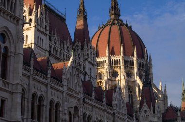 Macaristan Parlamento Binası, Budapeşte Parlamentosu olarak da bilinir..