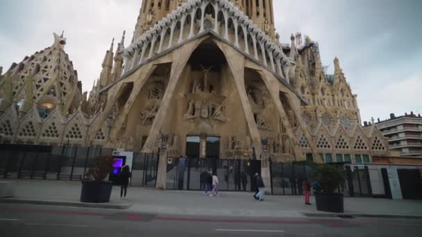 Sagrada Familia Barcelona España Ángulo Ancho Antoni Gaudí Unesco Destino — Vídeo de stock