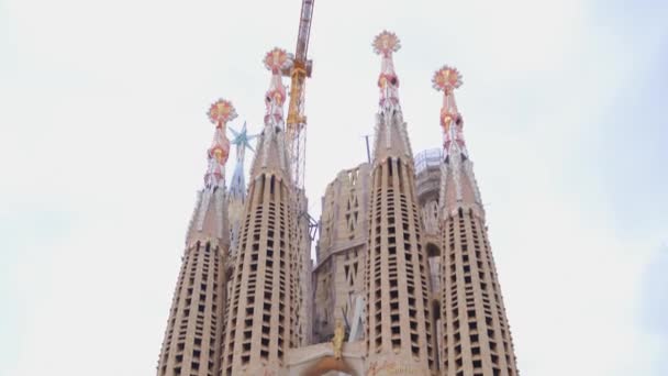 Barcelona Spain December 2021 Panning Passion Facade Antonio Gaudis Iconic — Vídeo de stock