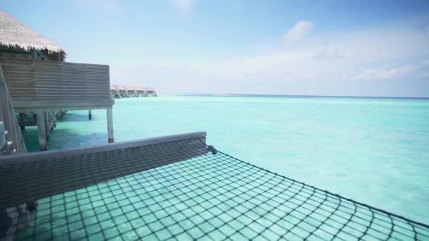 Hamak Linowy Luksusowej Willi Nad Wodą Malediwach Wysokiej Jakości Materiał — Wideo stockowe