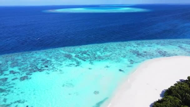 Ilha Atol Tropical Maldivas Com Recife Coral Água Mar Azul — Vídeo de Stock
