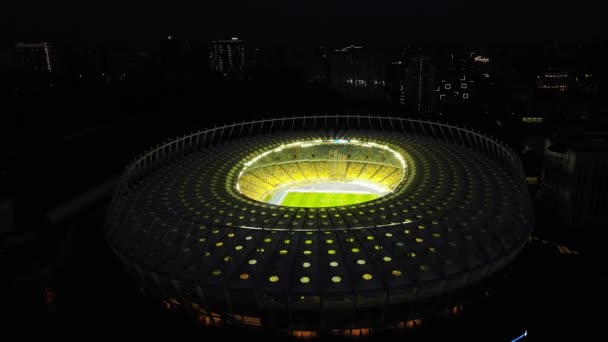 Éjszakai Labdarúgó Stadion Kijevben Ukrajnában Kilátás Tetejétől Megvilágított Olimpiai Stadion — Stock videók