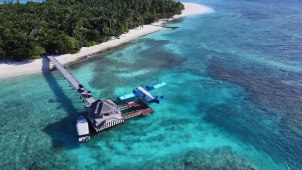 Seaplane Amarrado Medio Del Océano Índico Maldivas Avión Mar Transportando — Vídeos de Stock
