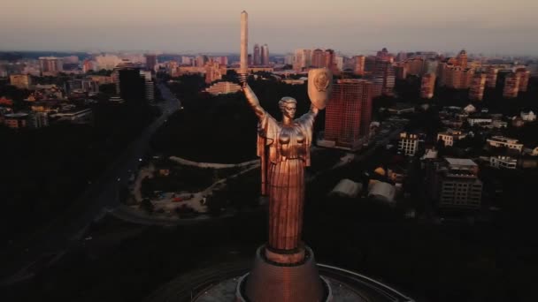 Aerial Panorama Motherland Monument Ukrainian Flag Golden Sun Light Kyiv — Stock video