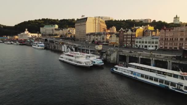 Tourist Ships Moored Dnipro River Kyiv Ukraine Podil District Sunset — Stockvideo