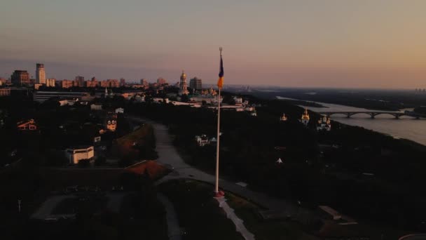 Flag Ukraine Flagpole Bank Dnipro River Sunrise Yellow Blue Flag — Stock Video