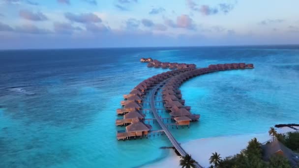 Drone Aerial View Water Bungalows Maldives Luxury Resort Vakkaru Island — Video