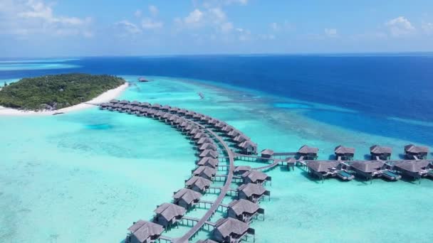 Drone Flies Water Villas Island Maldives High Quality Footage — Video