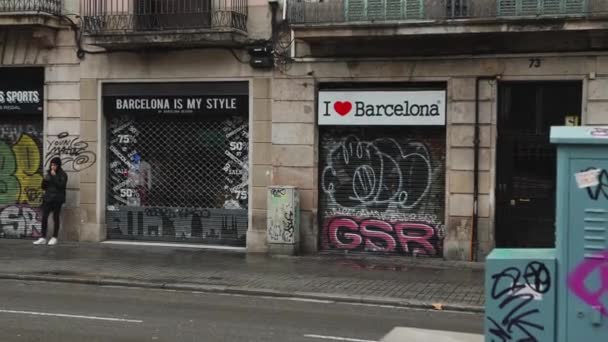 Street Art Love Barcelona Scooter Drives Catalonia Spain High Quality — стоковое видео