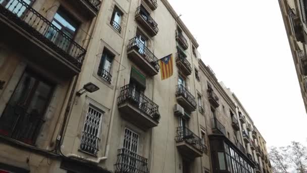 Flags Independent Catalonia Hang Balcony Barcelona Spain High Quality Footage — Vídeo de Stock