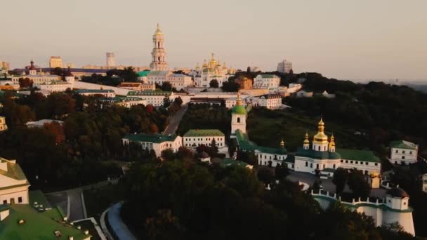 Aeriaal Uitzicht Kiev Pechersk Lavra Met Stadsgezicht Bij Dageraad Kiev — Stockvideo