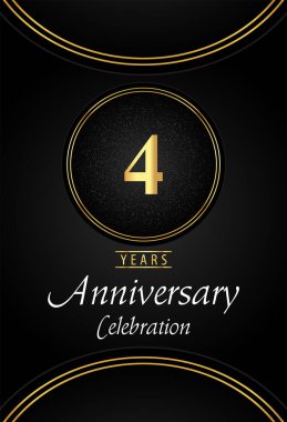 Siyah arka planda gümüş noktalı ve altın yüzüklü 4. yıl dönümü kutlaması logosu. Poster, pankart, düğünler, doğum günü partisi, kutlama etkinlikleri, tebrik kartları için özel tasarım..
