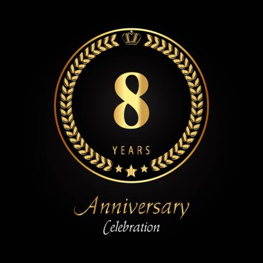 Üzerinde altın defne çelenkleri, altın taç ve siyah arka planda izole edilmiş altın yıldız bulunan 8. yıl dönümü logosu. Mutlu yıllar, düğünler, tebrik kartları, afişler, mezuniyet, tören için özel tasarım..