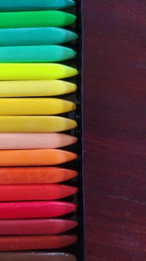 Renkli kalemlerin illüstrasyon fotoğrafı. Boyama aletleri. Çocuklar için. Duvar kağıtları ya da arka planlar için harika.