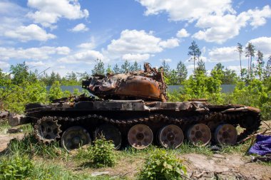 Ukrayna 'da savaş. Kyiv bölgesinde patlayan askeri teçhizat.