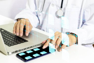 Hasta bilgilerinin teşhis, tıbbi bilgi ve tedavi kılavuzu, hasta verilerinin yorumlanması ve cep telefonu kullanılarak tıbbi kayıtlar için soruluyor.