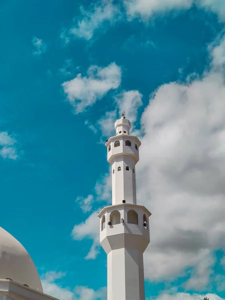 A minaret of the Omar Ibn Al-Khattab Mosque, inaugurated in 1983 - Foz do Iguacu has the largest arab muslim community in Brazil