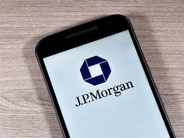 JPMorgan Chase logosu akıllı telefonda görüntülendi.