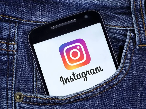Akıllı Telefon Ekranında Instagram Logosu Instagram Fotoğraf Video Paylaşımı Için Stok Resim