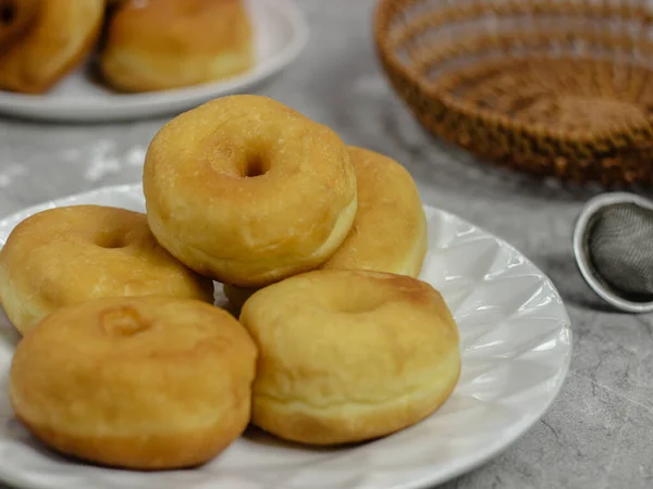 Ev yapımı patates çöreği ya da Endonezya 'da Donat Kentang. Seçici odaklanma. Yakın çekim.