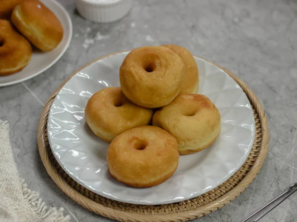 Ev yapımı patates çöreği ya da Endonezya 'da Donat Kentang. Seçici odaklanma. Yakın çekim.