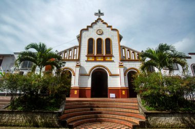 San Luis, Antioquia. Kolombiya - 13 Ekim 2021. Bölümün doğu alt bölgesinde yer alan belediye, pek çok vahşi ve endemik türle birlikte büyük bir biyolojik çeşitlilik ekosisteminin ortasında yer almaktadır.