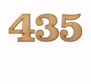 435 numara - Beyaz arkaplanda izole edilmiş bir tahta parçası